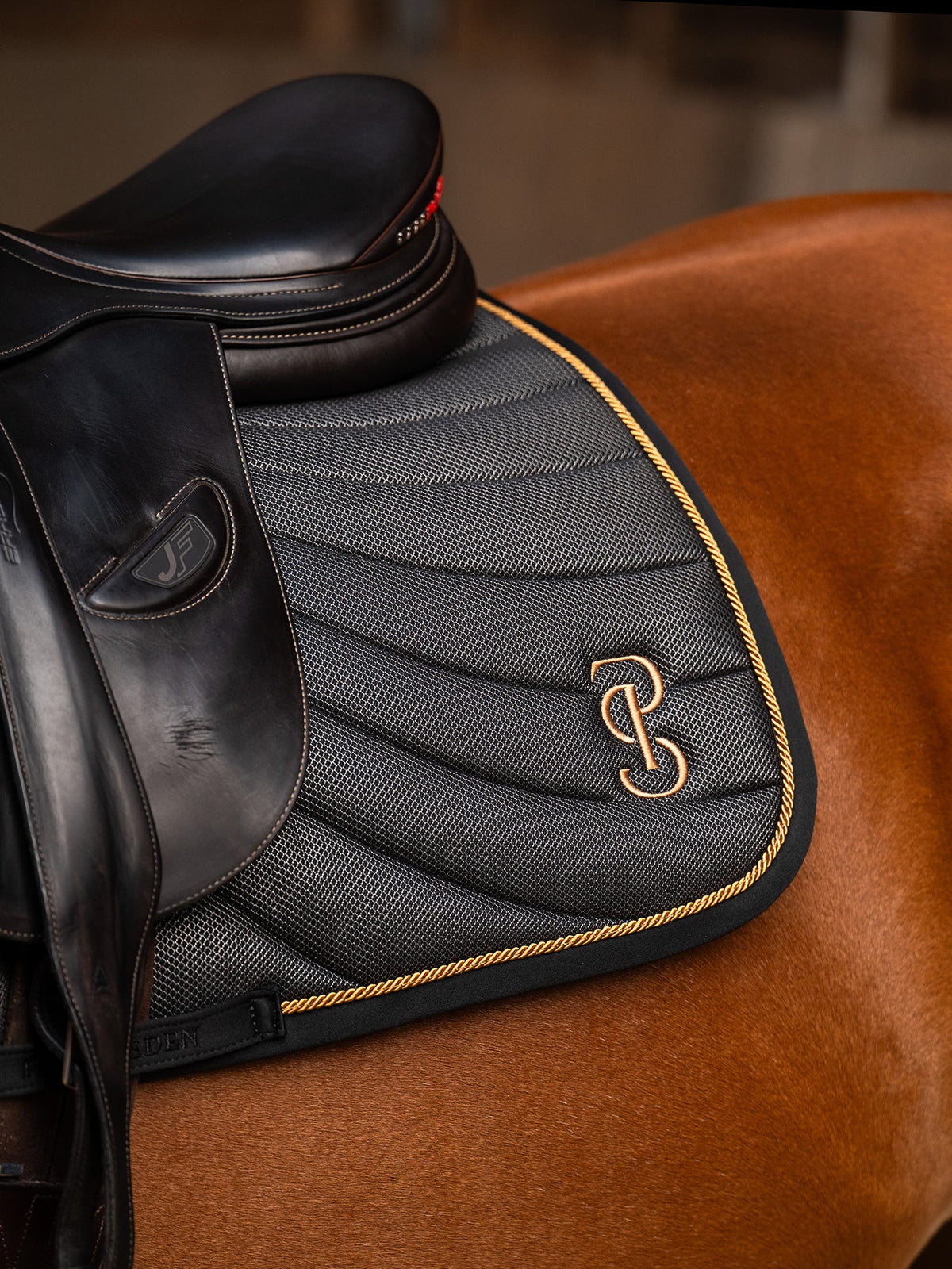 Airflow Mesh Jump Saddle Pad - Black